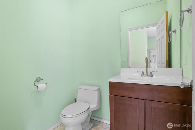 10905 138th Avenue SE, Rainier, WA 98576