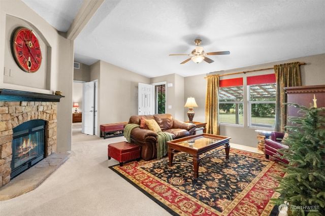 10905 138th Avenue SE, Rainier, WA 98576