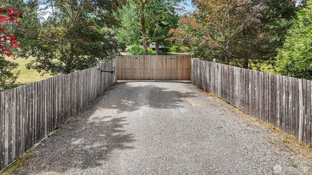 10905 138th Avenue SE, Rainier, WA 98576