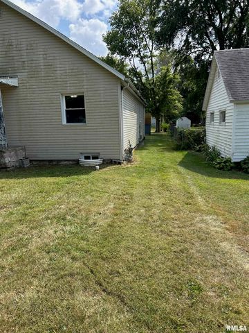 421 E WASHINGTON Street, Edinburg, IL 62531