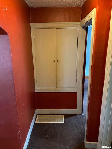 421 E WASHINGTON Street, Edinburg, IL 62531