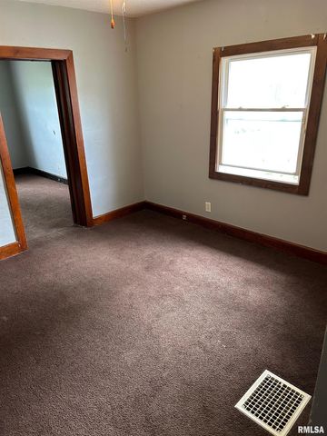 421 E WASHINGTON Street, Edinburg, IL 62531