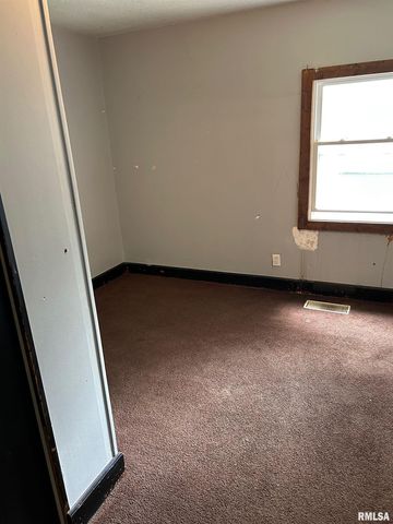 421 E WASHINGTON Street, Edinburg, IL 62531