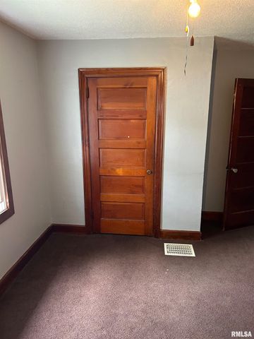 421 E WASHINGTON Street, Edinburg, IL 62531