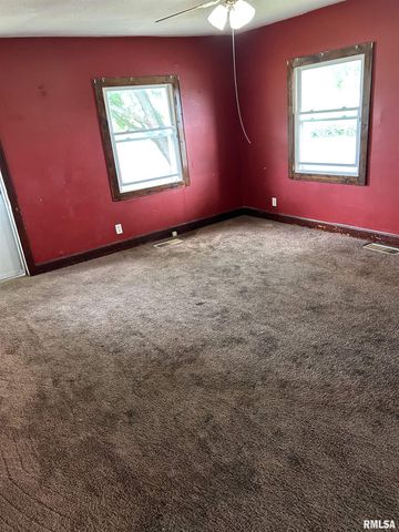 421 E WASHINGTON Street, Edinburg, IL 62531