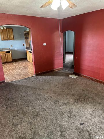 421 E WASHINGTON Street, Edinburg, IL 62531