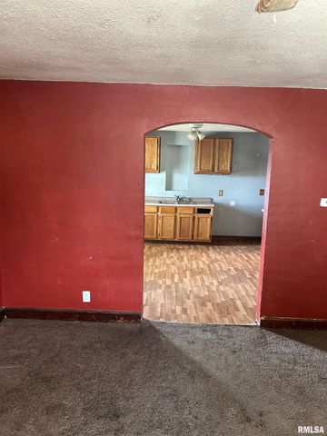 421 E WASHINGTON Street, Edinburg, IL 62531