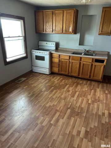 421 E WASHINGTON Street, Edinburg, IL 62531