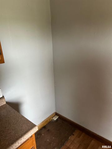 421 E WASHINGTON Street, Edinburg, IL 62531