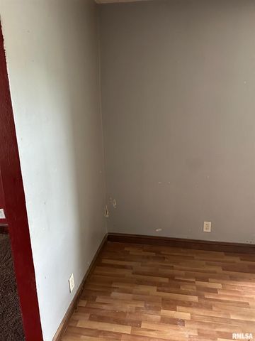 421 E WASHINGTON Street, Edinburg, IL 62531