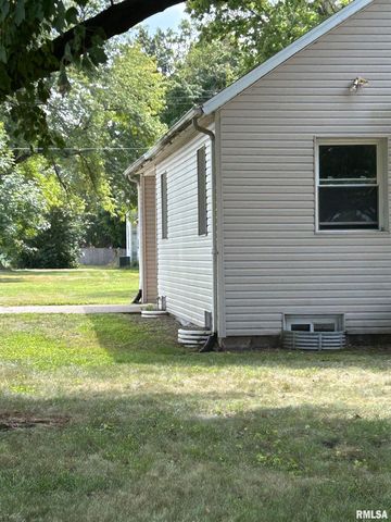 421 E WASHINGTON Street, Edinburg, IL 62531