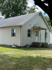 421 E WASHINGTON Street, Edinburg, IL 62531
