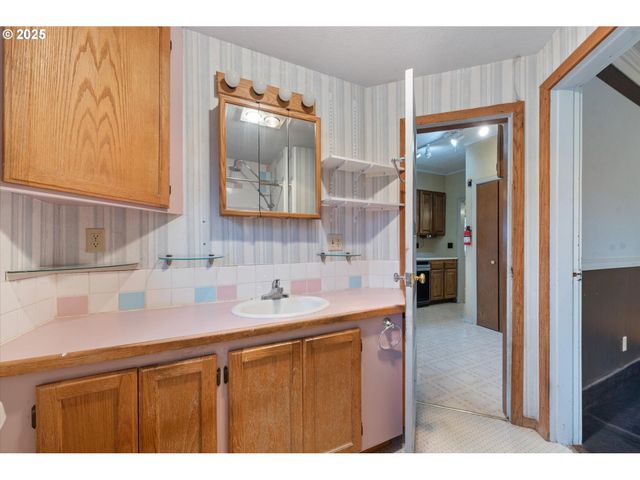 1029 WALNUT St, Baker City, OR 97814