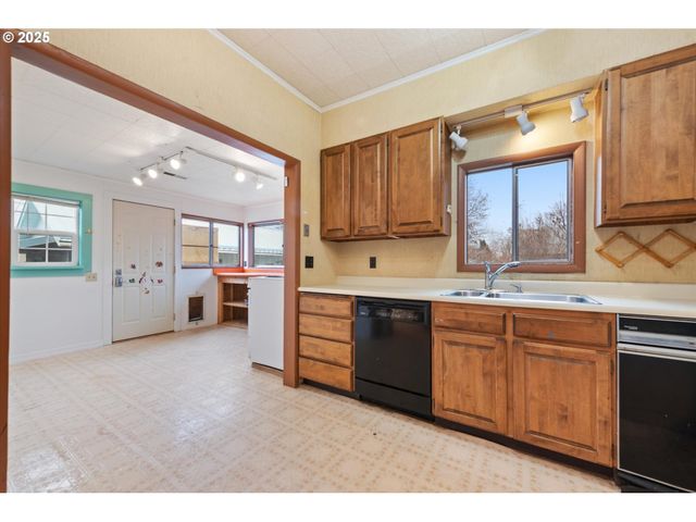 1029 WALNUT St, Baker City, OR 97814