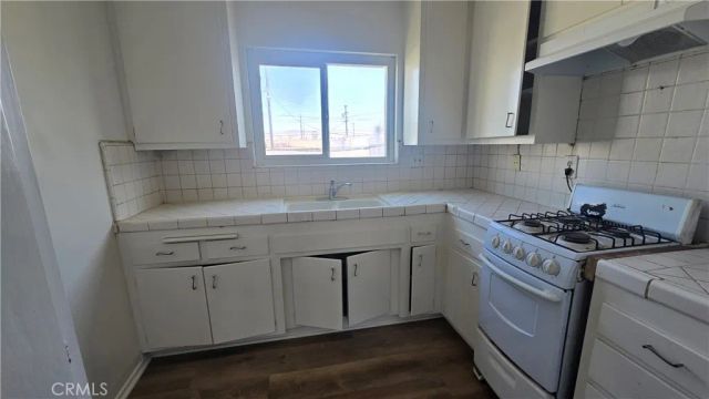 6742 Lemp Avenue, North Hollywood, CA 91606