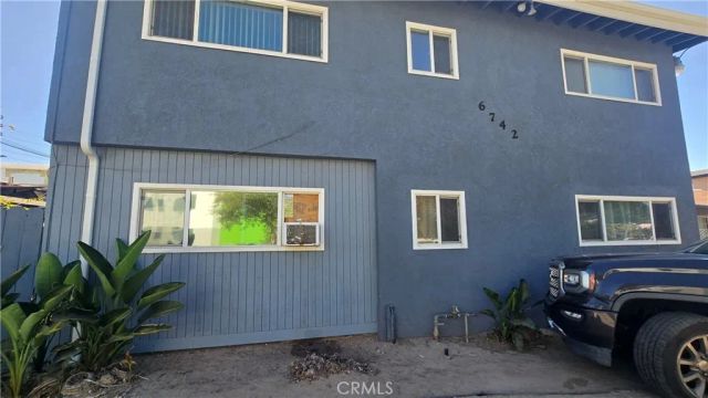 6742 Lemp Avenue, North Hollywood, CA 91606