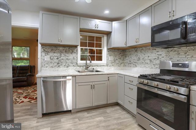 1604 KENT RD, Camp Hill, PA 17011