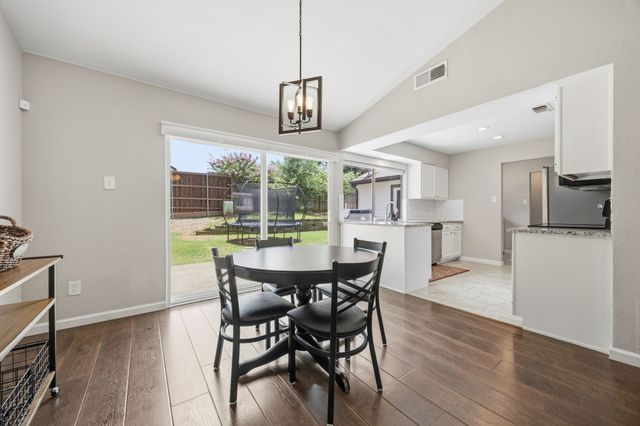 408 Thorn Wood Drive, Euless, TX 76039