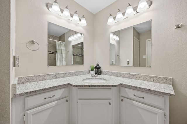 408 Thorn Wood Drive, Euless, TX 76039