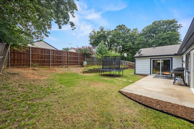 408 Thorn Wood Drive, Euless, TX 76039