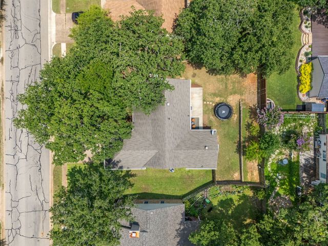 408 Thorn Wood Drive, Euless, TX 76039
