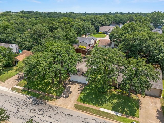 408 Thorn Wood Drive, Euless, TX 76039
