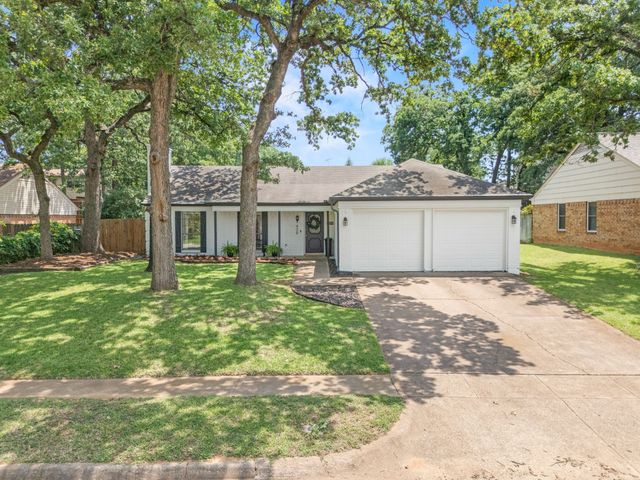 408 Thorn Wood Drive, Euless, TX 76039