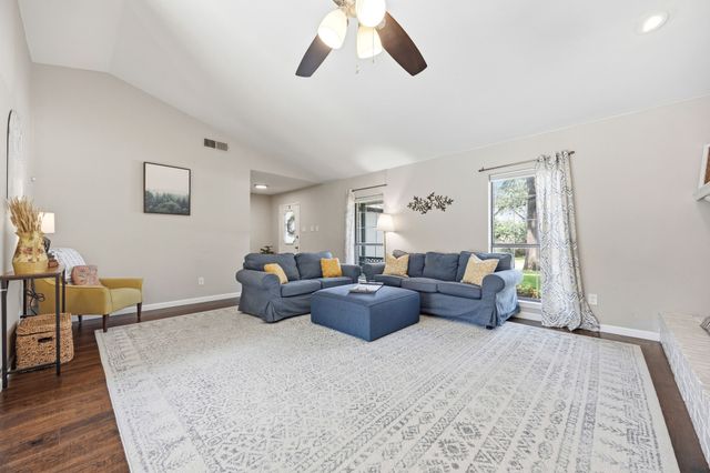 408 Thorn Wood Drive, Euless, TX 76039