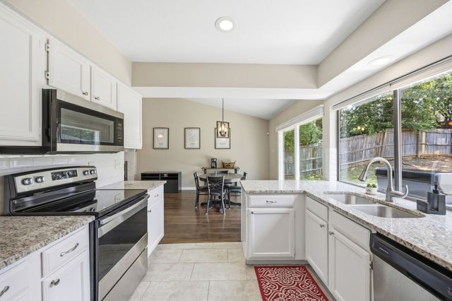 408 Thorn Wood Drive, Euless, TX 76039