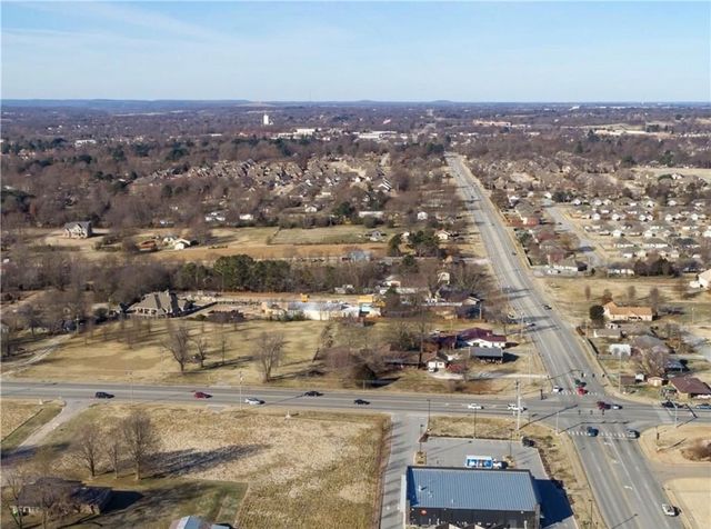 3722 Old Missouri Road, Springdale, AR 72764