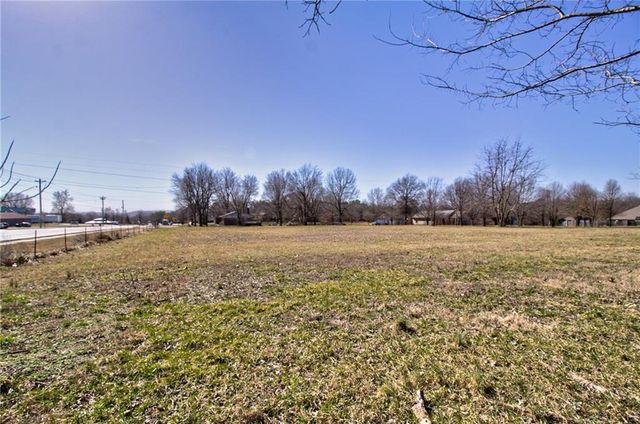 3722 Old Missouri Road, Springdale, AR 72764