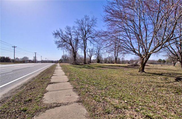 3722 Old Missouri Road, Springdale, AR 72764