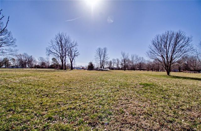 3722 Old Missouri Road, Springdale, AR 72764