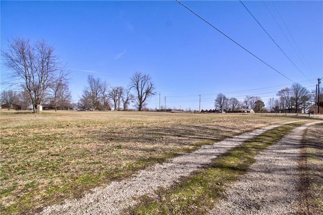 3722 Old Missouri Road, Springdale, AR 72764
