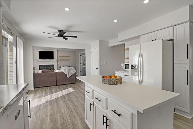 2405 16th PLACE, Kenosha, WI 53140