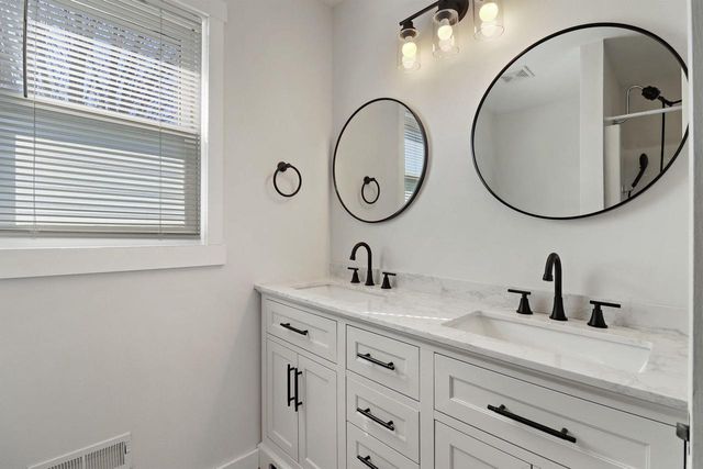 2405 16th PLACE, Kenosha, WI 53140