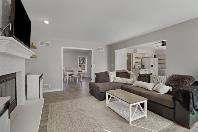 2405 16th PLACE, Kenosha, WI 53140