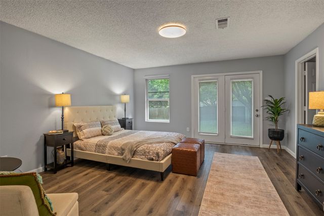 706 Henslee Drive, Euless, TX 76040