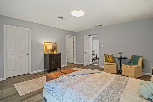 706 Henslee Drive, Euless, TX 76040