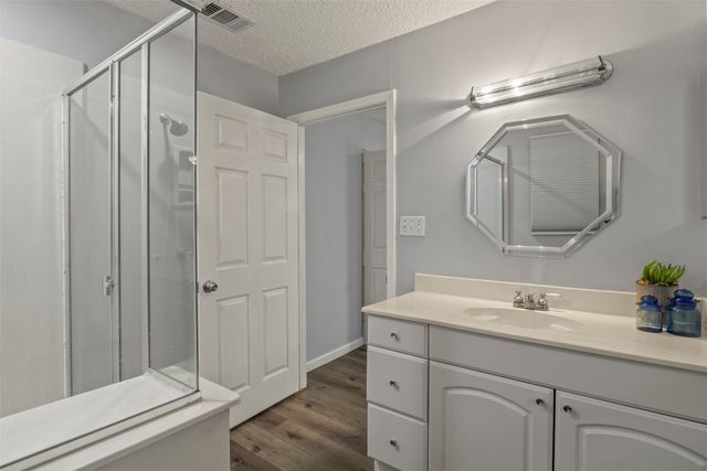 706 Henslee Drive, Euless, TX 76040