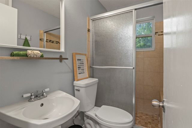 706 Henslee Drive, Euless, TX 76040