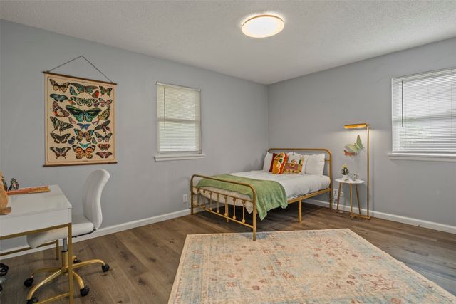 706 Henslee Drive, Euless, TX 76040