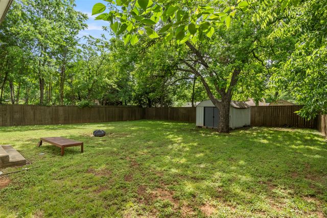 706 Henslee Drive, Euless, TX 76040