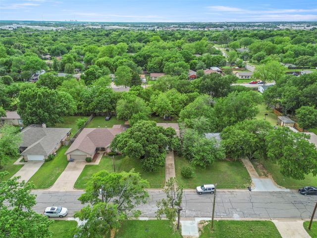 706 Henslee Drive, Euless, TX 76040