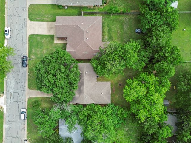 706 Henslee Drive, Euless, TX 76040
