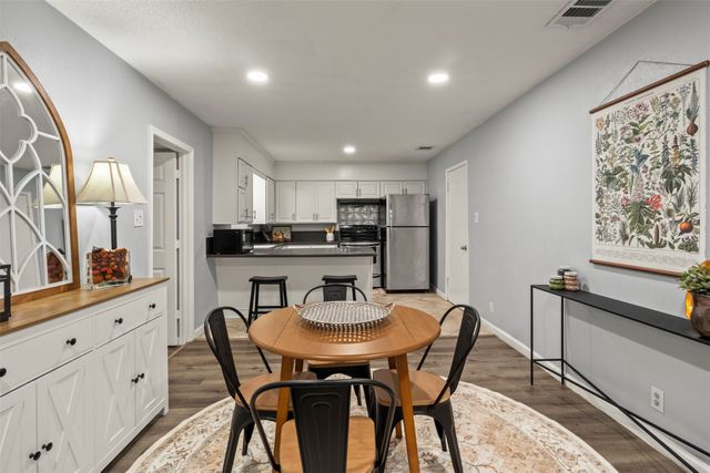 706 Henslee Drive, Euless, TX 76040