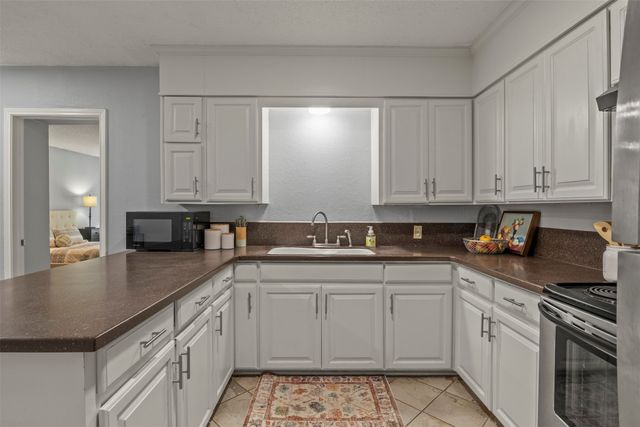 706 Henslee Drive, Euless, TX 76040
