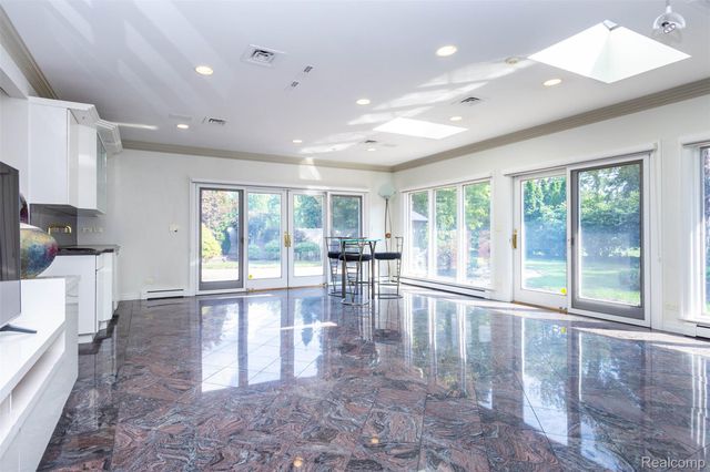 15703 Pleasant Avenue, Allen Park, MI 48101