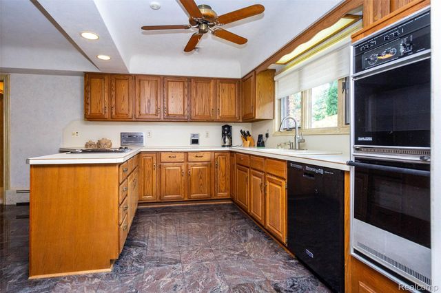 15703 Pleasant Avenue, Allen Park, MI 48101