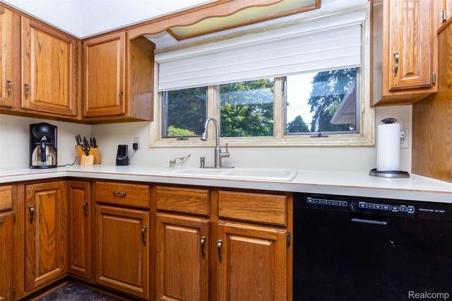 15703 Pleasant Avenue, Allen Park, MI 48101